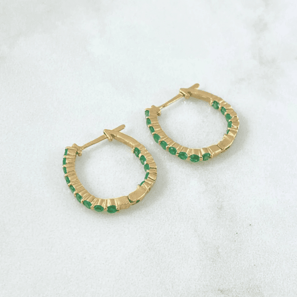 SINGLE SIDED EMERALD HOOP EARRINGS 18K GOLD - Image 2